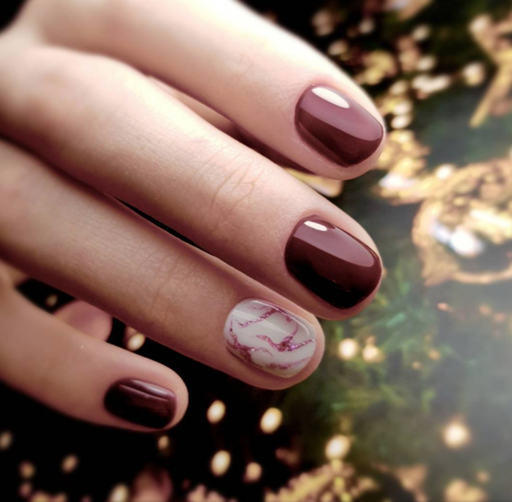 Maroon Nails with Elegant Marbled Veins